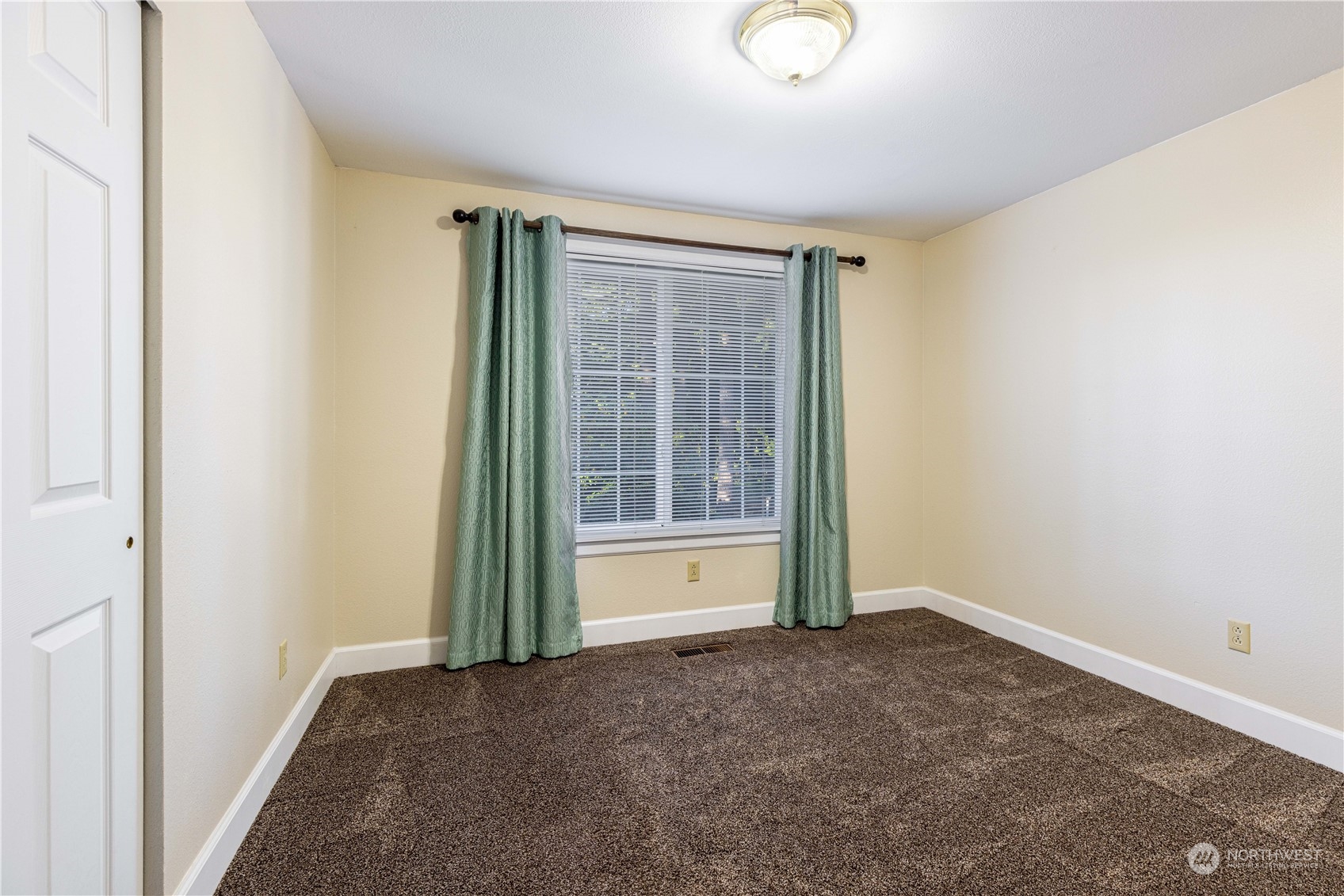 13021 Military Road East Puyallup, WA 98374 - Photo 26 of 37