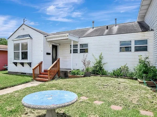 $1,795 | 5311 Perry Avenue, Galveston, TX 77551