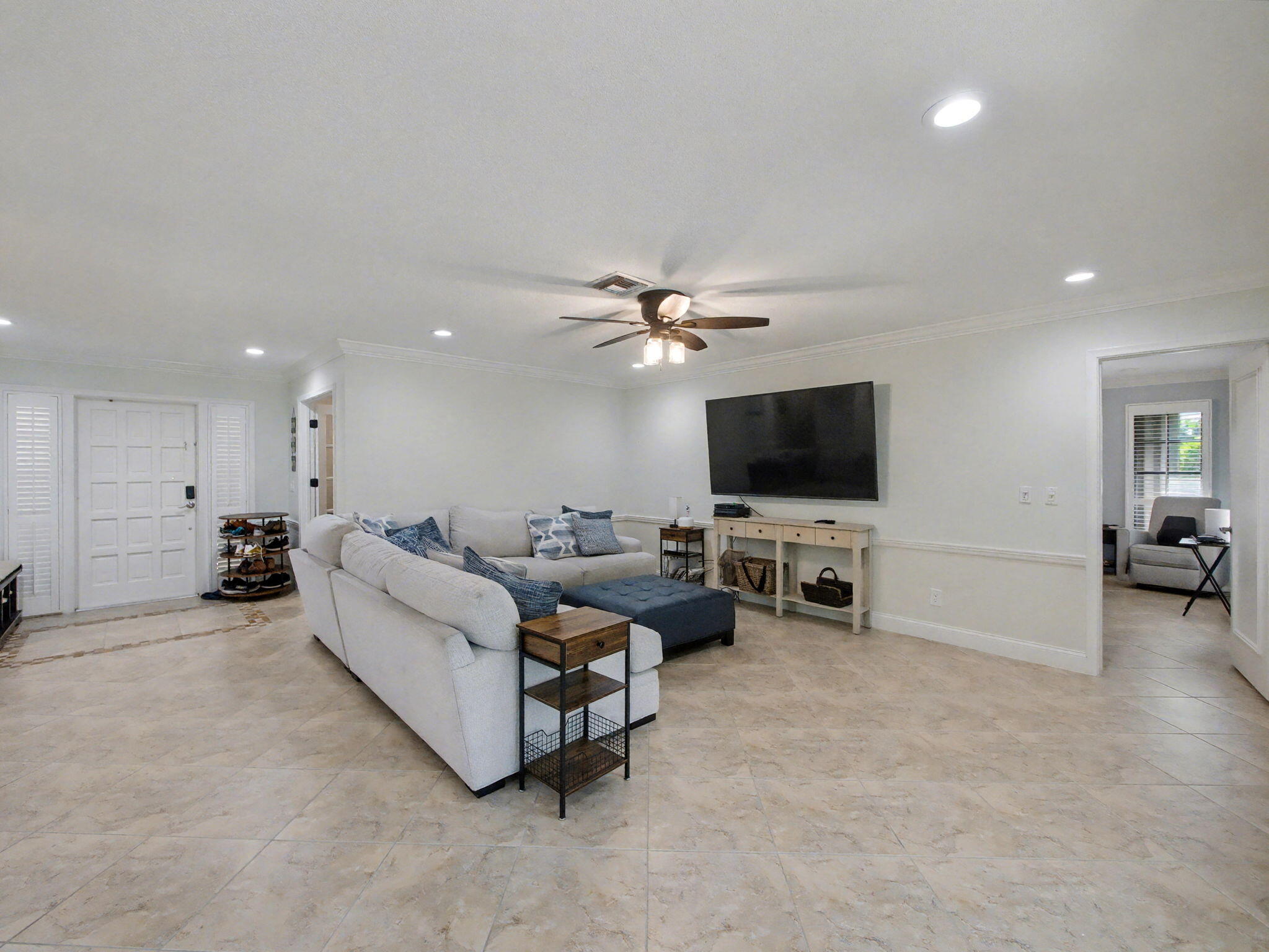 720 Muirfield Circle Atlantis, FL 33462 - Photo 3 of 20 a living room with furniture and a flat screen tv