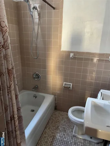 $1,850 | 86 Center Street, Unit 2R, Clifton, NJ 07011