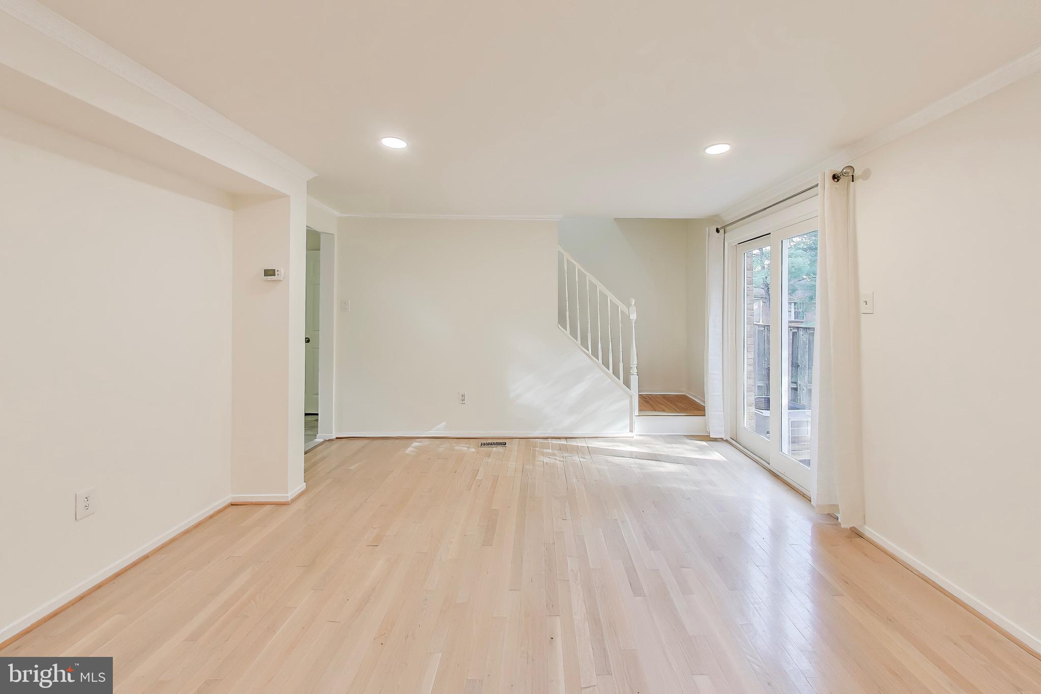 8932 Barrowgate Court Potomac, MD 20854 - Photo 4 of 24