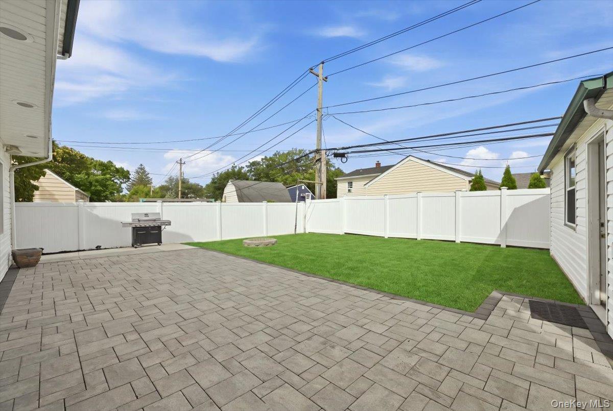 119 Periwinkle Road Levittown, NY 11756 - Photo 24 of 31 Gallery Image 24