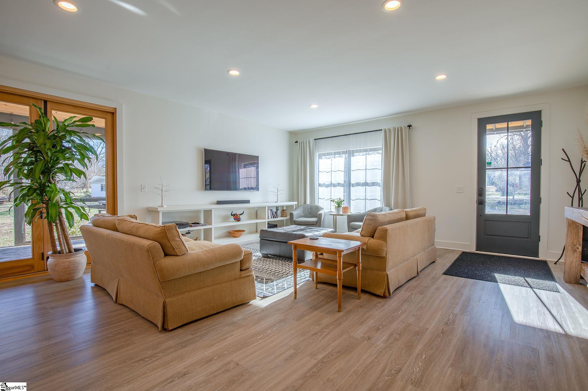 2201 Old Parker Road Greenville, SC 29609 - Photo 5 of 34