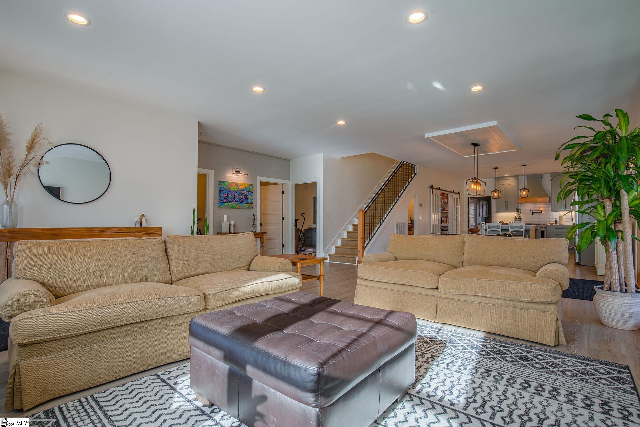 2201 Old Parker Road Greenville, SC 29609 - Photo 6 of 34