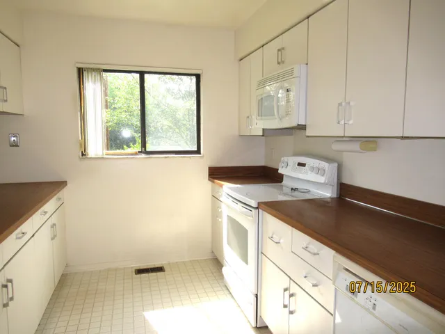 $400,000 | 1 Westbury Court, Ann Arbor, MI 48105