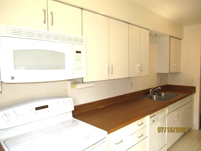 $400,000 | 1 Westbury Court, Ann Arbor, MI 48105