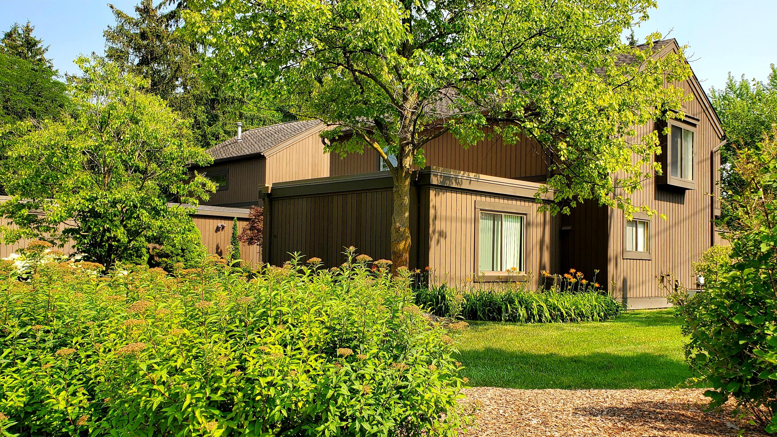 1 Westbury Court Ann Arbor, MI 48105 - Photo 3 of 36 20250715_161549