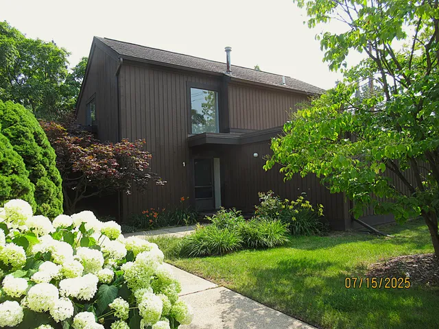 $400,000 | 1 Westbury Court, Ann Arbor, MI 48105