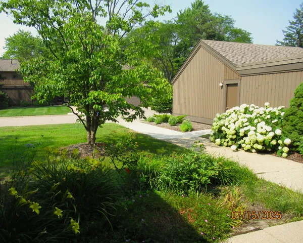 $400,000 | 1 Westbury Court, Ann Arbor, MI 48105