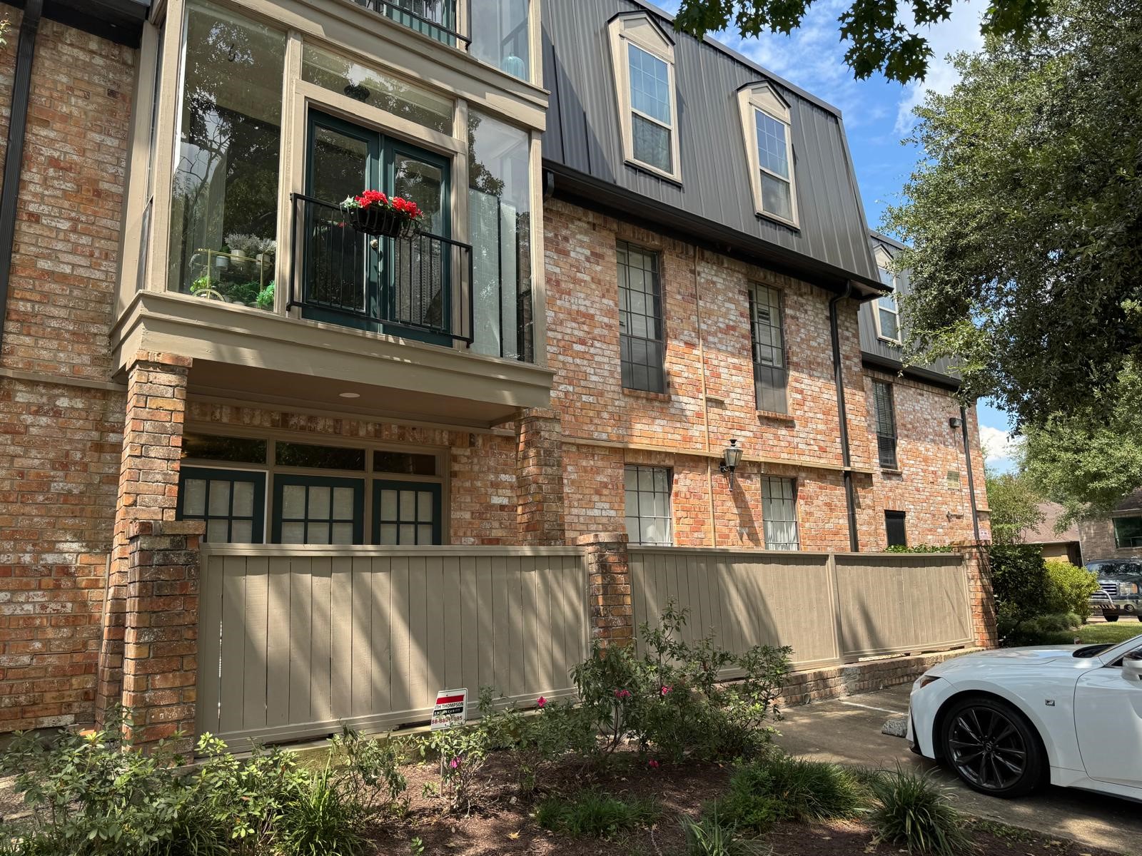 2425 Underwood Street, Unit 142 Houston, TX 77030 - Photo 19 of 38 front view of a house with a garden