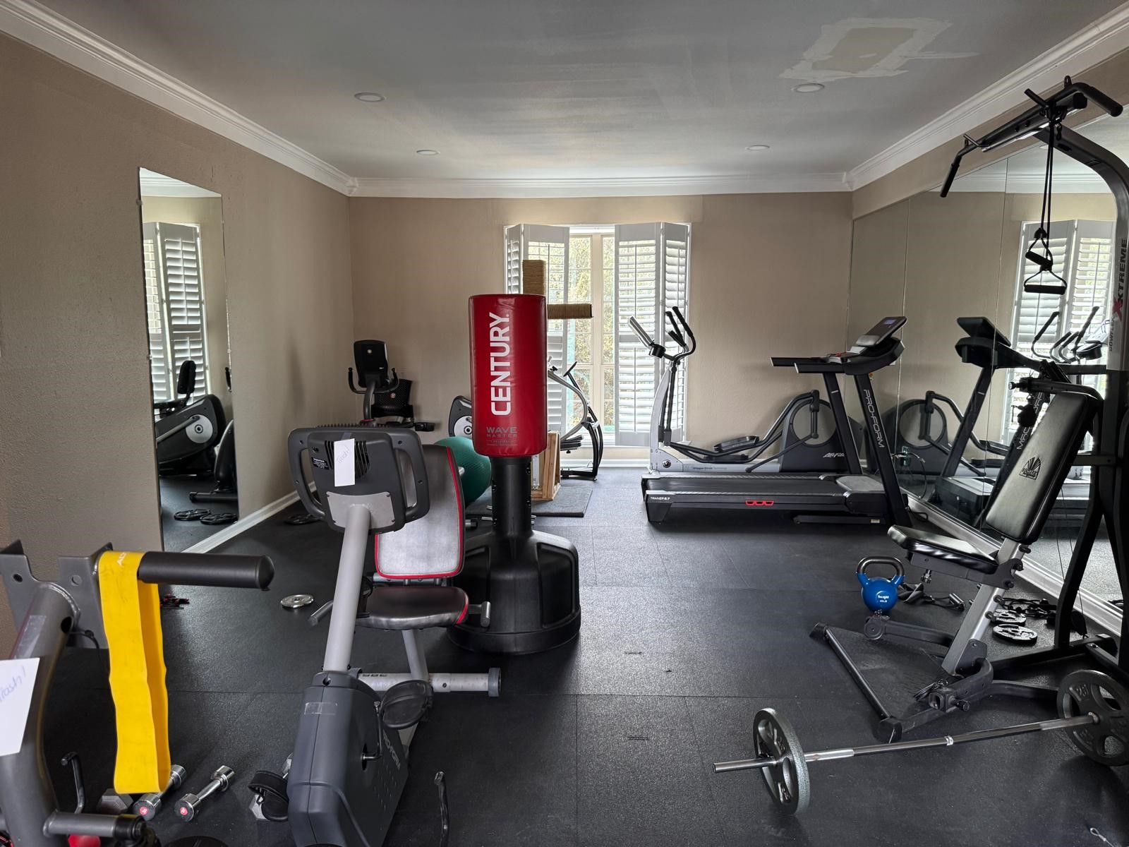 2425 Underwood Street, Unit 142 Houston, TX 77030 - Photo 23 of 38 a view of a room with gym equipment