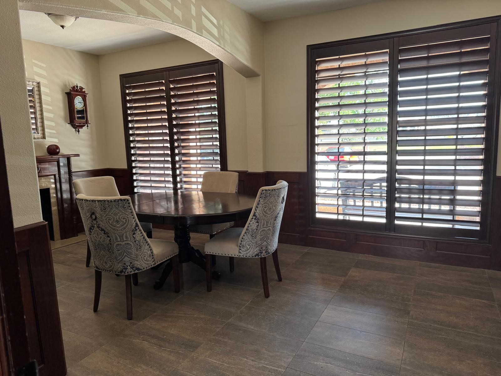 2425 Underwood Street, Unit 142 Houston, TX 77030 - Photo 26 of 38 a dining room with furniture and windows