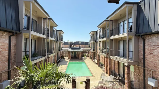 $2,000 | 2425 Underwood Street, Unit 142, Houston, TX 77030