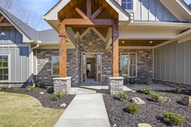 $849,000 | 410 Edgewater Trail, Toccoa, GA 30577