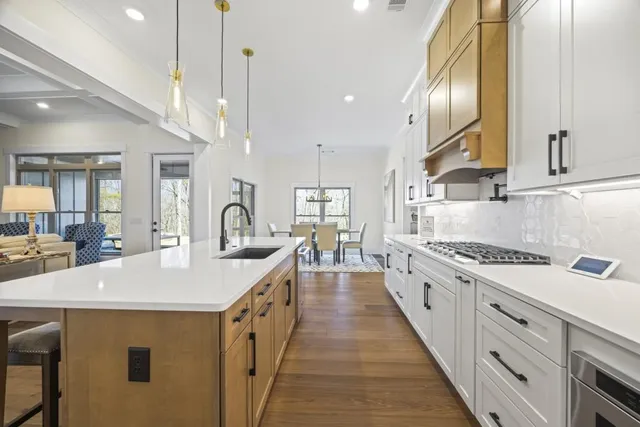 $849,000 | 410 Edgewater Trail, Toccoa, GA 30577