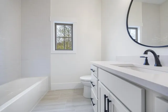 $849,000 | 410 Edgewater Trail, Toccoa, GA 30577