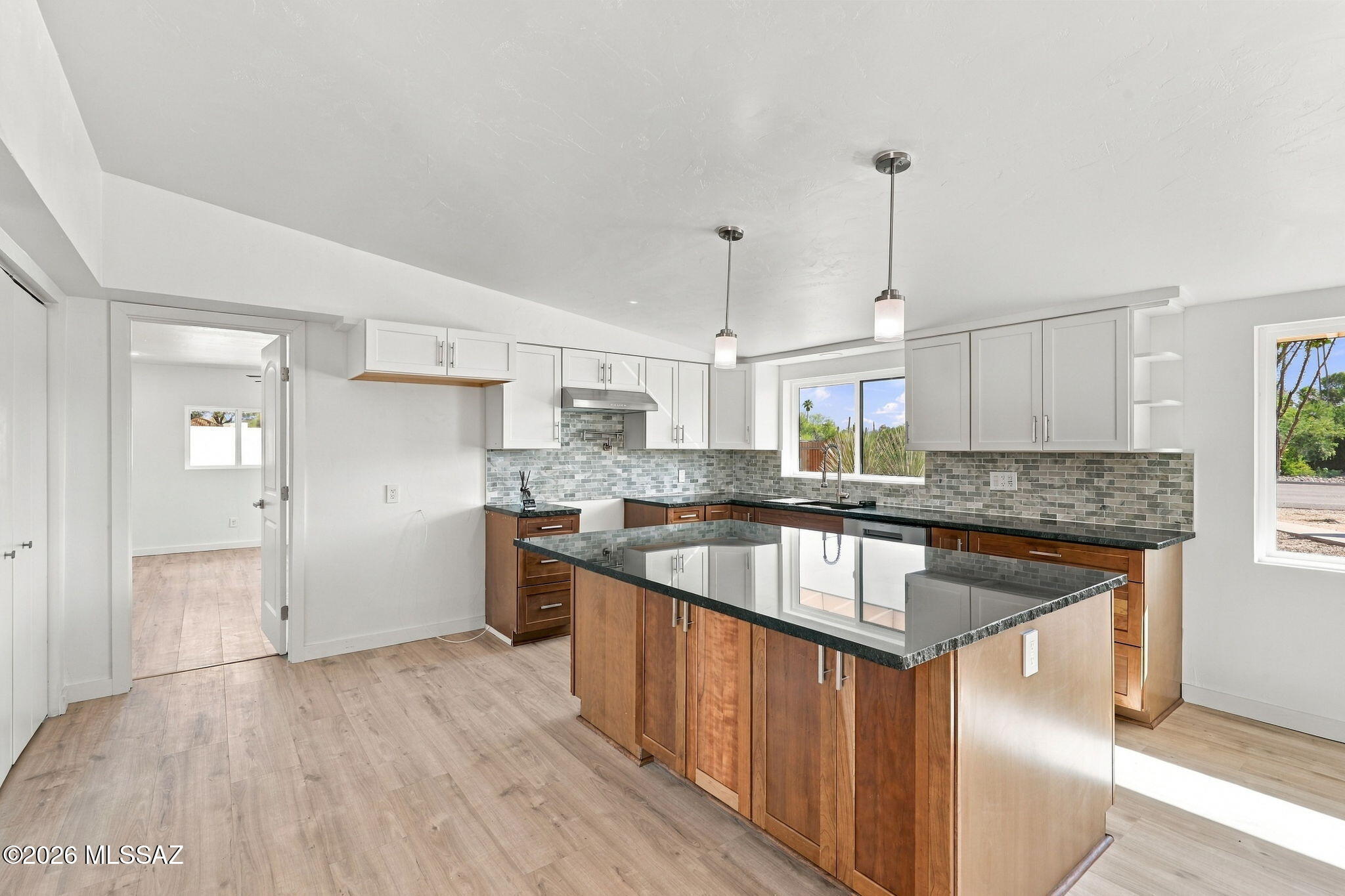 950 West Ina Road Tucson, AZ 85704 - Photo 15 of 50 Master Residence - Entry