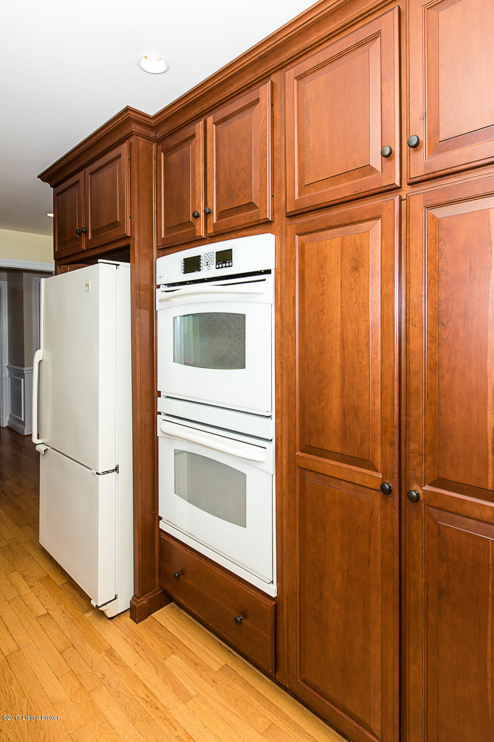 4105 Roxbury Road Louisville, KY 40218 - Photo 15 of 57 Double oven