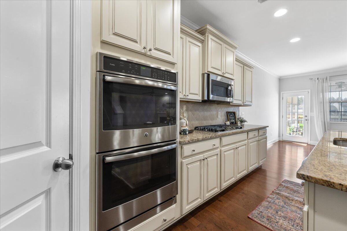 115 Radtko Road Summerville, SC 29486 - Photo 22 of 82 Gourmet Kitchen