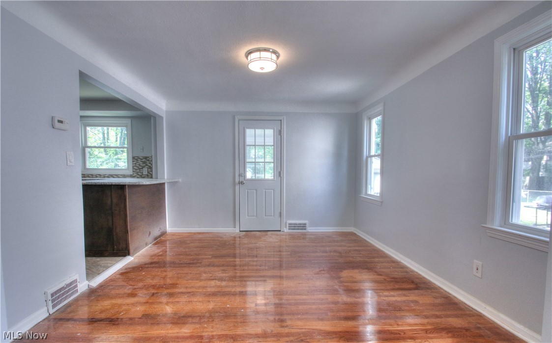 860 Montford Road Cleveland Heights, OH 44121 - Photo 5 of 29