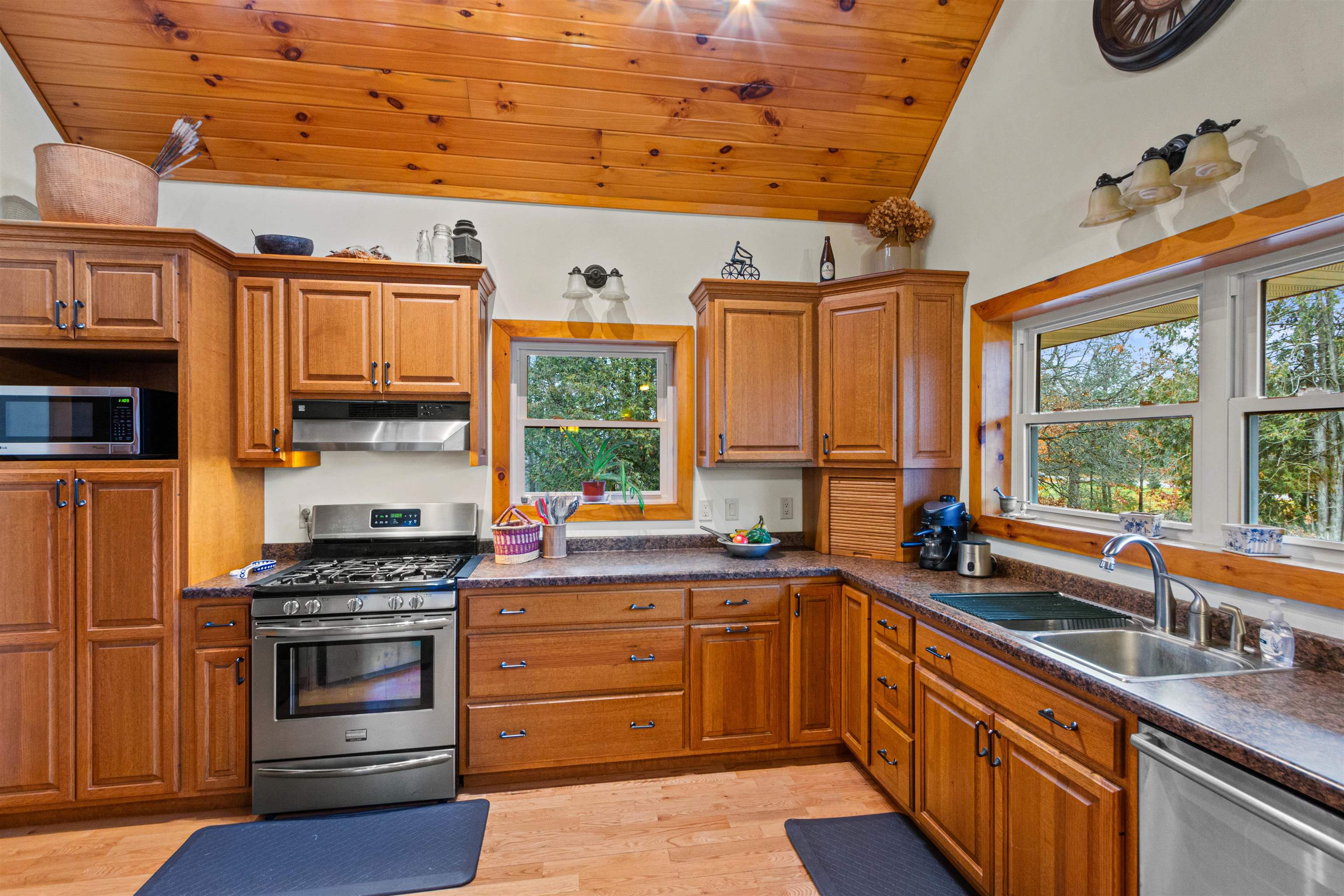 8840 Spring Lake Road Amherst, WI 54406 - Photo 9 of 60