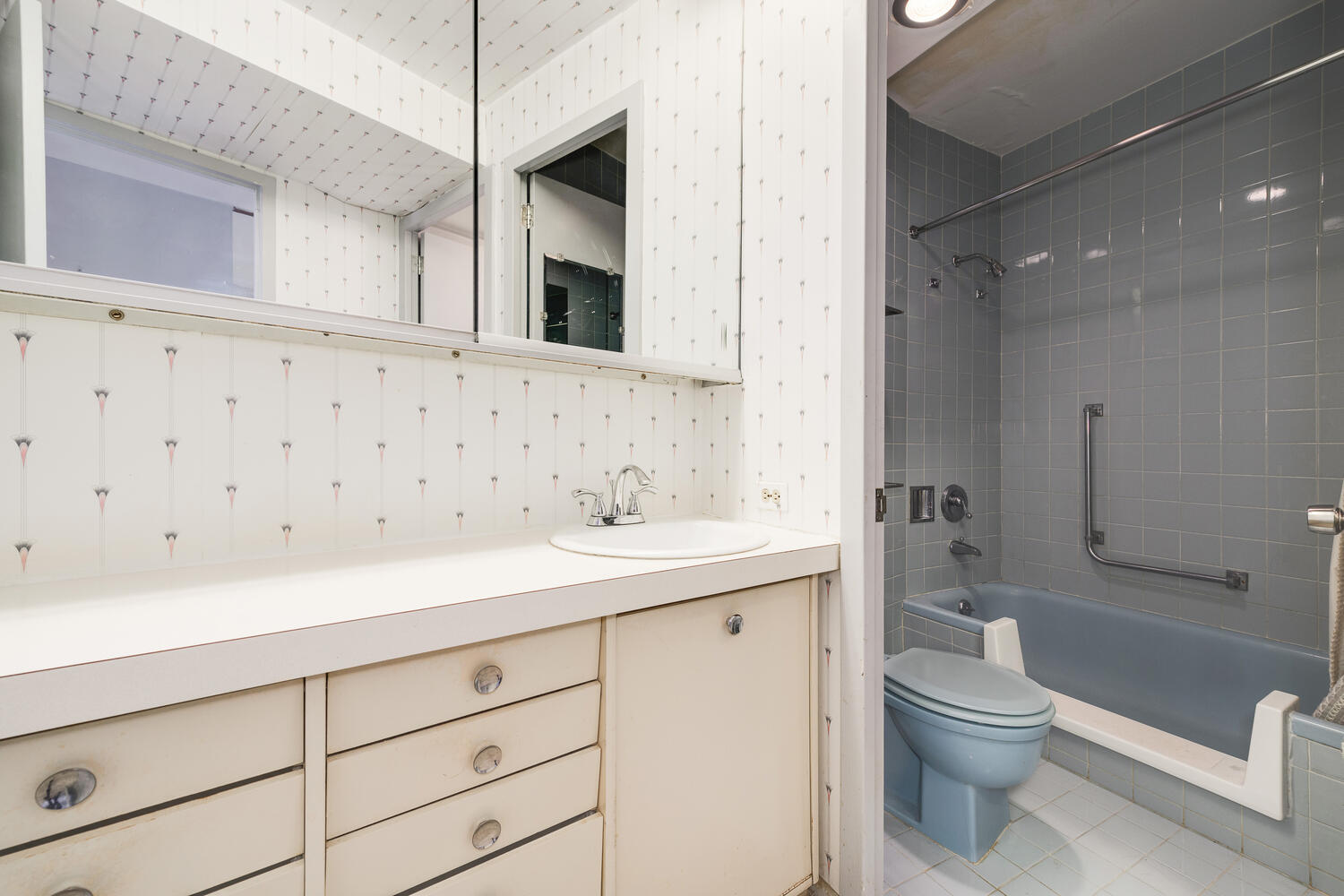 300 North State Street, Unit 3231 Chicago, IL 60654 - Photo 11 of 19 a bathroom with a sink a toilet and shower