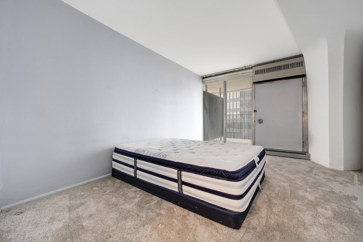 300 North State Street, Unit 3231 Chicago, IL 60654 - Photo 12 of 19 a room with pool table