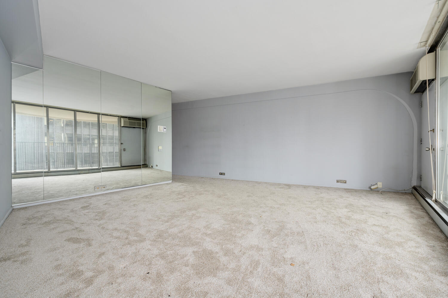 300 North State Street, Unit 3231 Chicago, IL 60654 - Photo 5 of 19 a view of an empty room with a window
