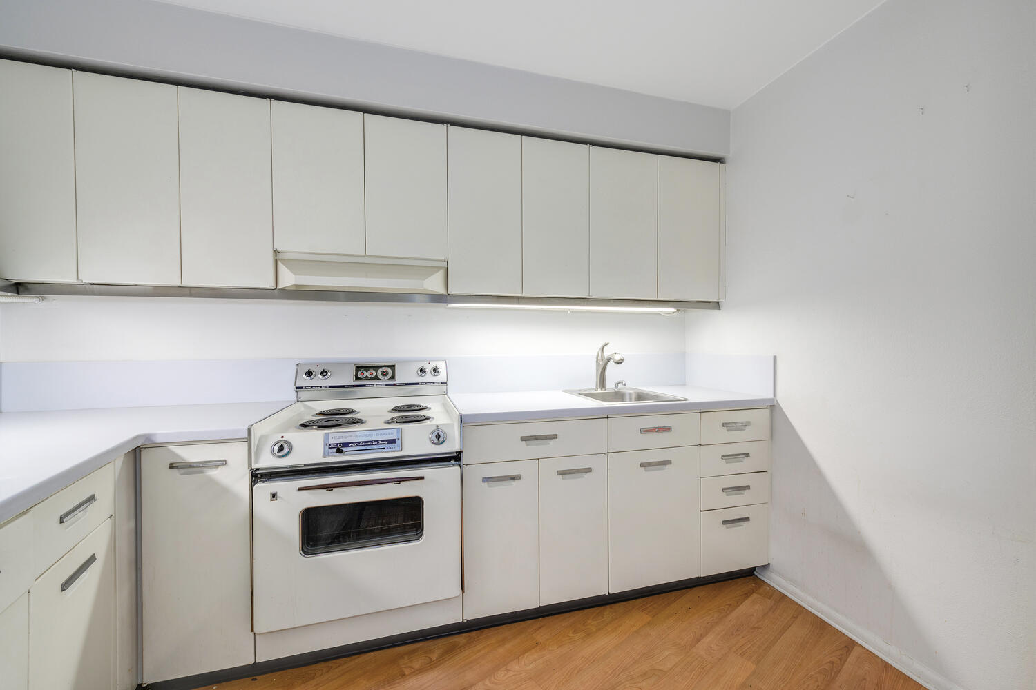 300 North State Street, Unit 3231 Chicago, IL 60654 - Photo 8 of 19 a kitchen with granite countertop white cabinets and white appliances