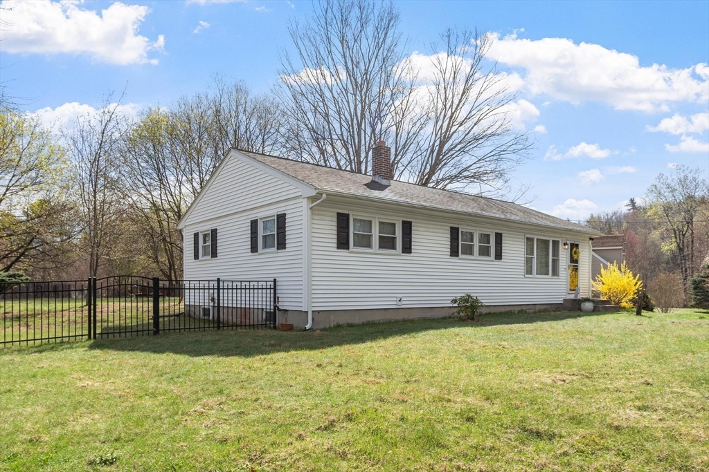 46 Rolling Acres Road Lunenburg, MA 01462 - Photo 2 of 31