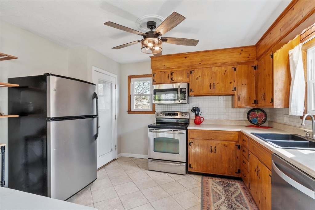 46 Rolling Acres Road Lunenburg, MA 01462 - Photo 3 of 31