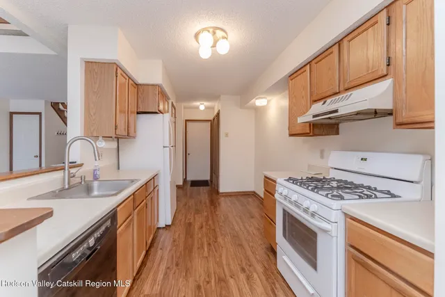 $299,900 | 5 Cottonwood Circle, Saugerties, NY 12477