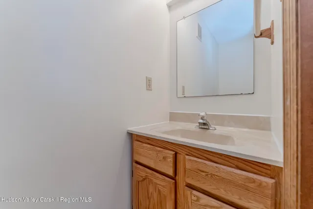 $299,900 | 5 Cottonwood Circle, Saugerties, NY 12477