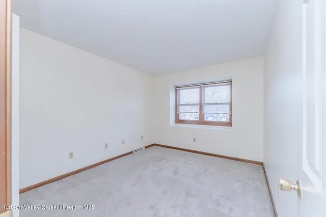 $299,900 | 5 Cottonwood Circle, Saugerties, NY 12477