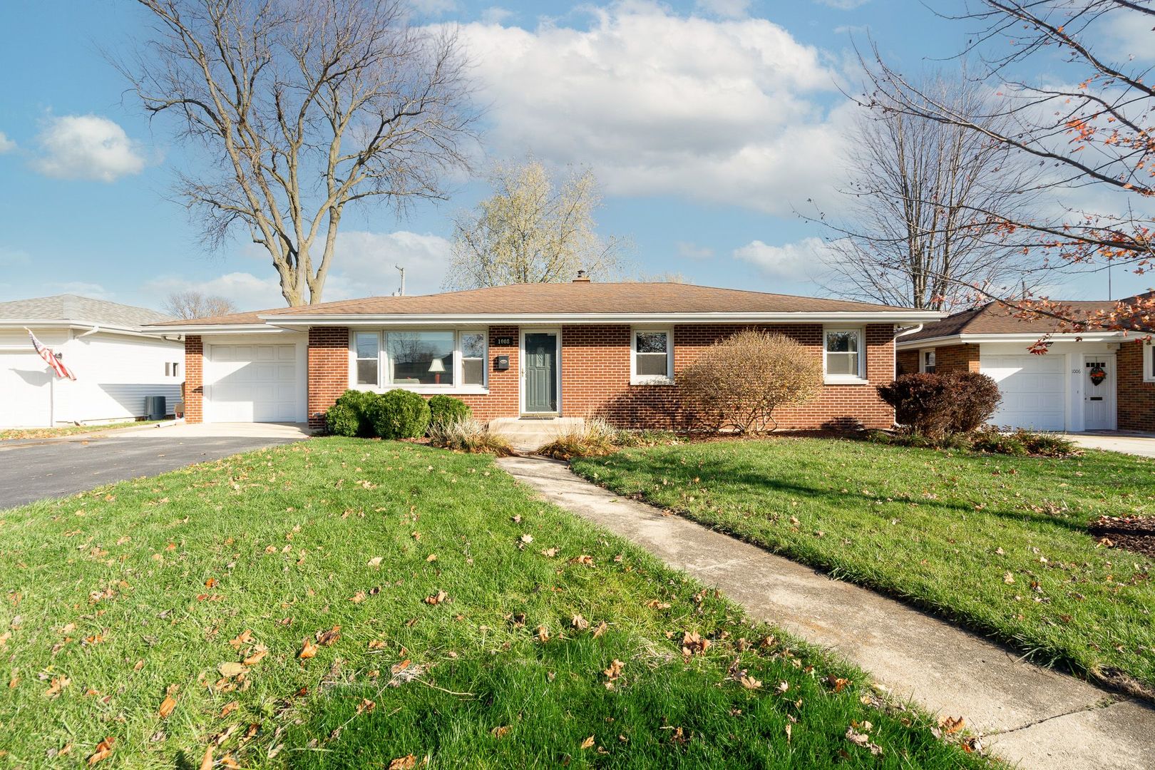 1008 Westminster Road Joliet, IL 60435 - Photo 3 of 28 a front view of a house with garden