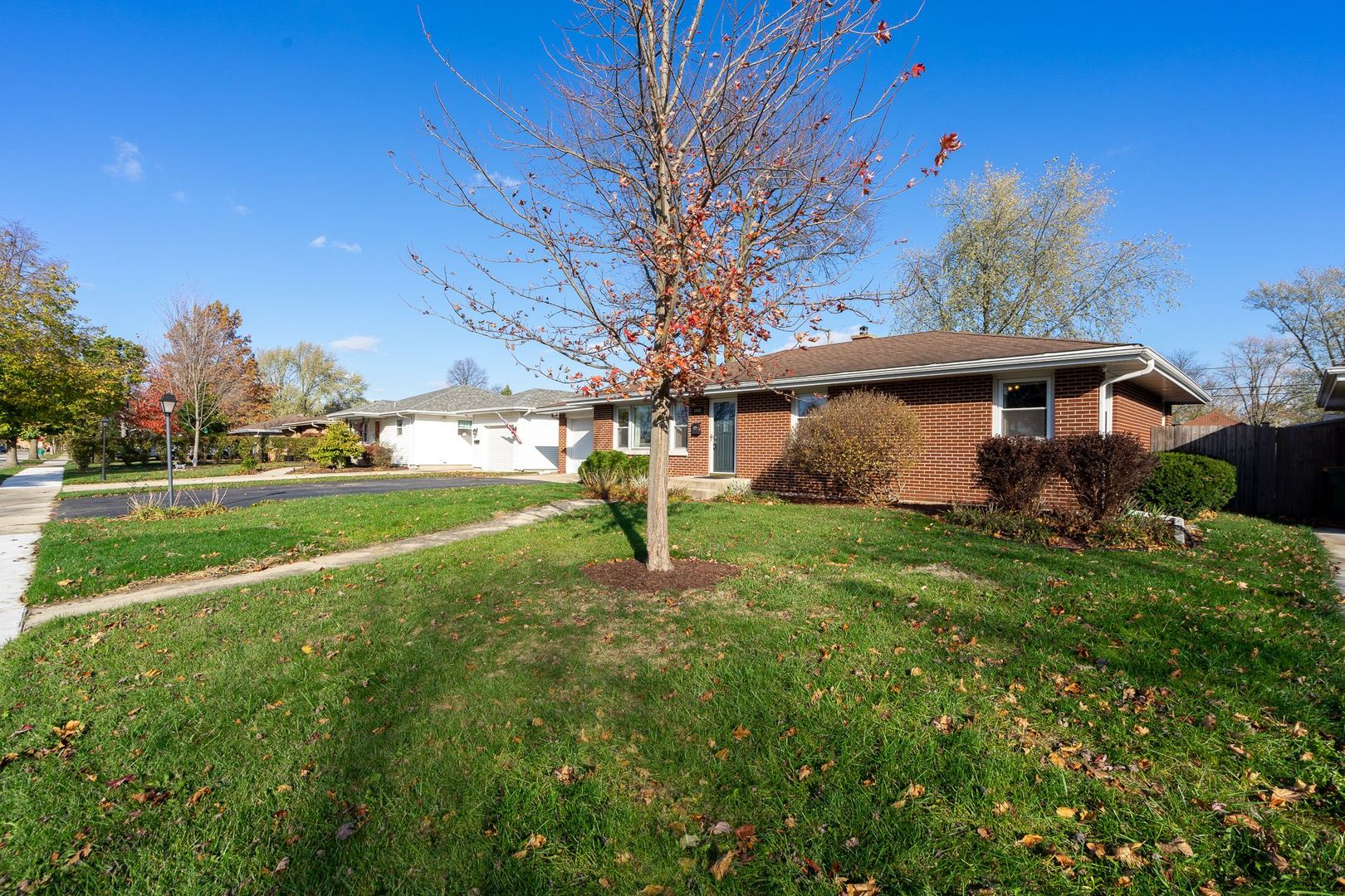1008 Westminster Road Joliet, IL 60435 - Photo 4 of 28 a front view of a house with garden