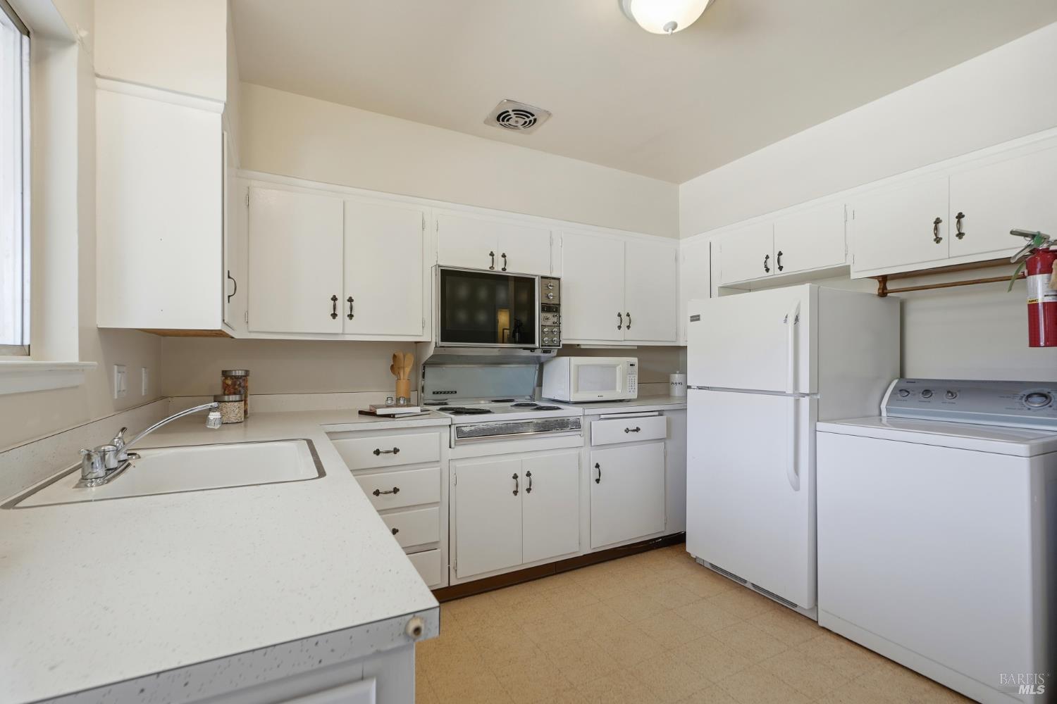 1056 Los Gamos Road, Unit G San Rafael, CA 94903 - Photo 5 of 16