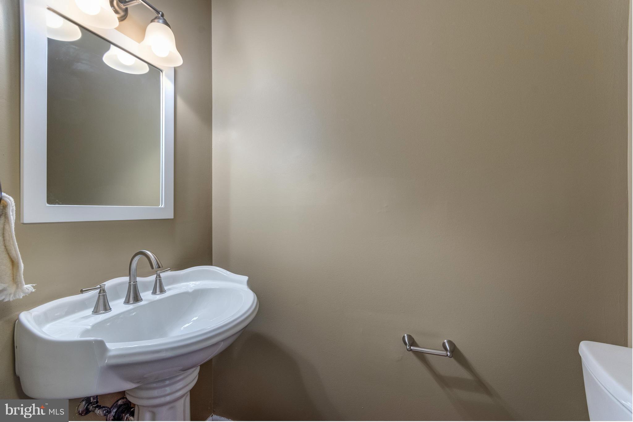 16107 Kent Road Laurel, MD 20707 - Photo 10 of 28 Main floor Powder Room