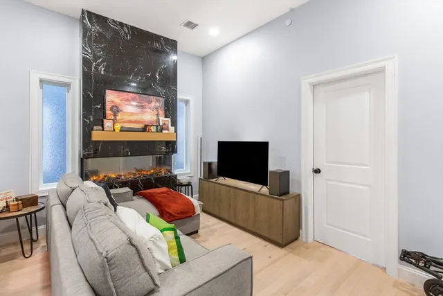 $3,300,000 | 32 Cameron Avenue, Somerville, MA 02144