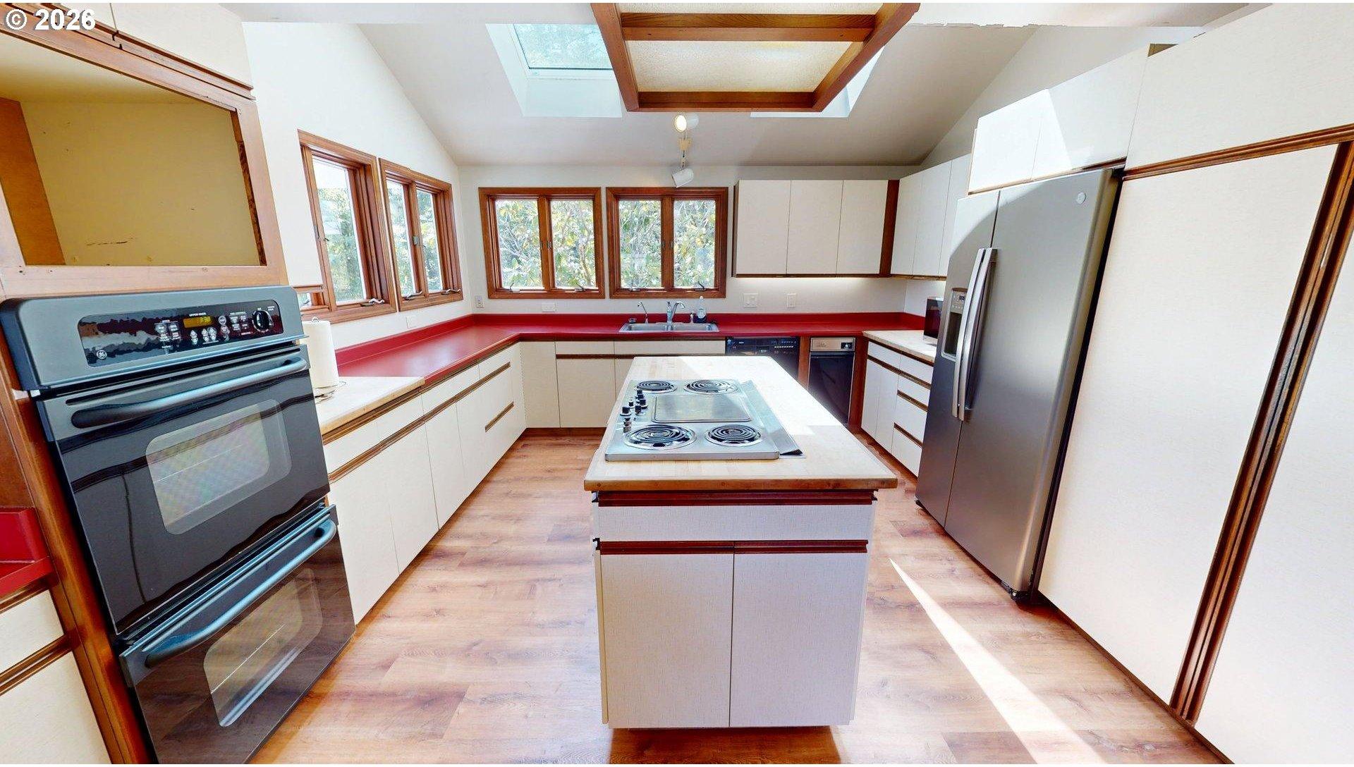 95822 Quail Mountain Road Gold Beach, OR 97444 - Photo 10 of 48 Kitchen