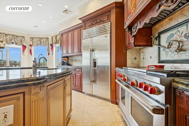 a room with lots of furniture and lots of furniture