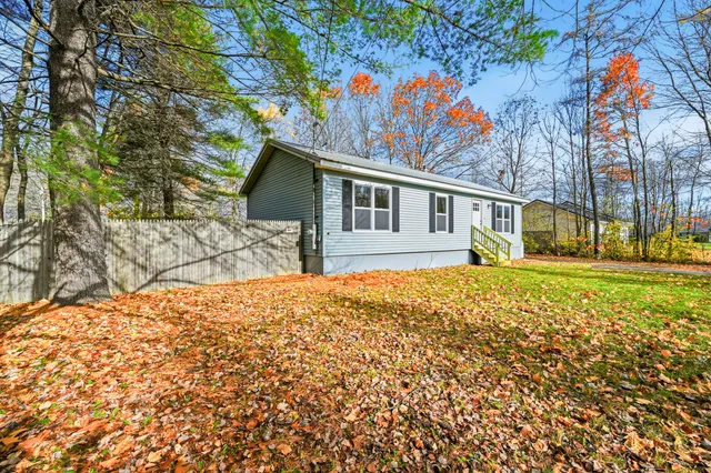 $229,900 | 20 Spruce Street, Newport, ME 04953