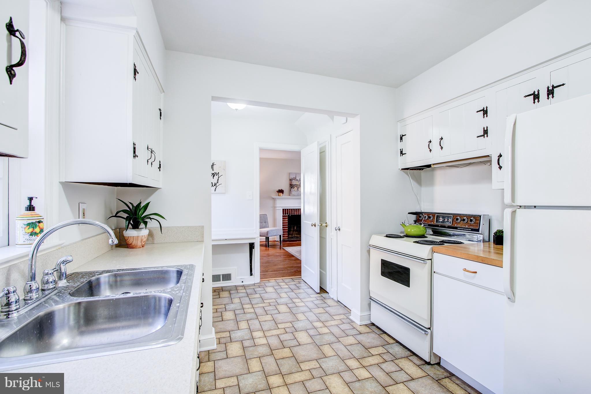 308 East Schuyler Road Silver Spring, MD 20901 - Photo 11 of 33