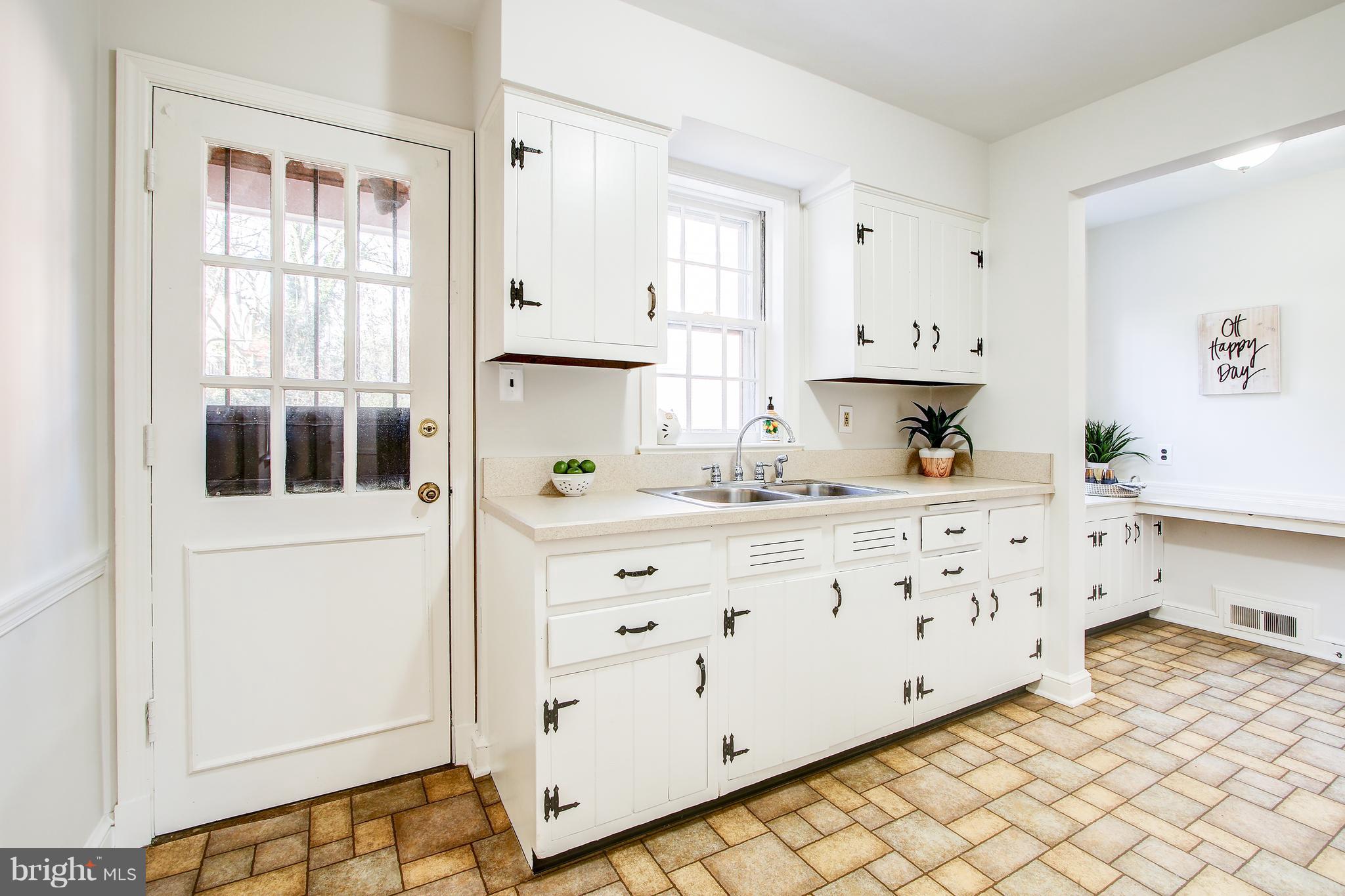 308 East Schuyler Road Silver Spring, MD 20901 - Photo 10 of 33