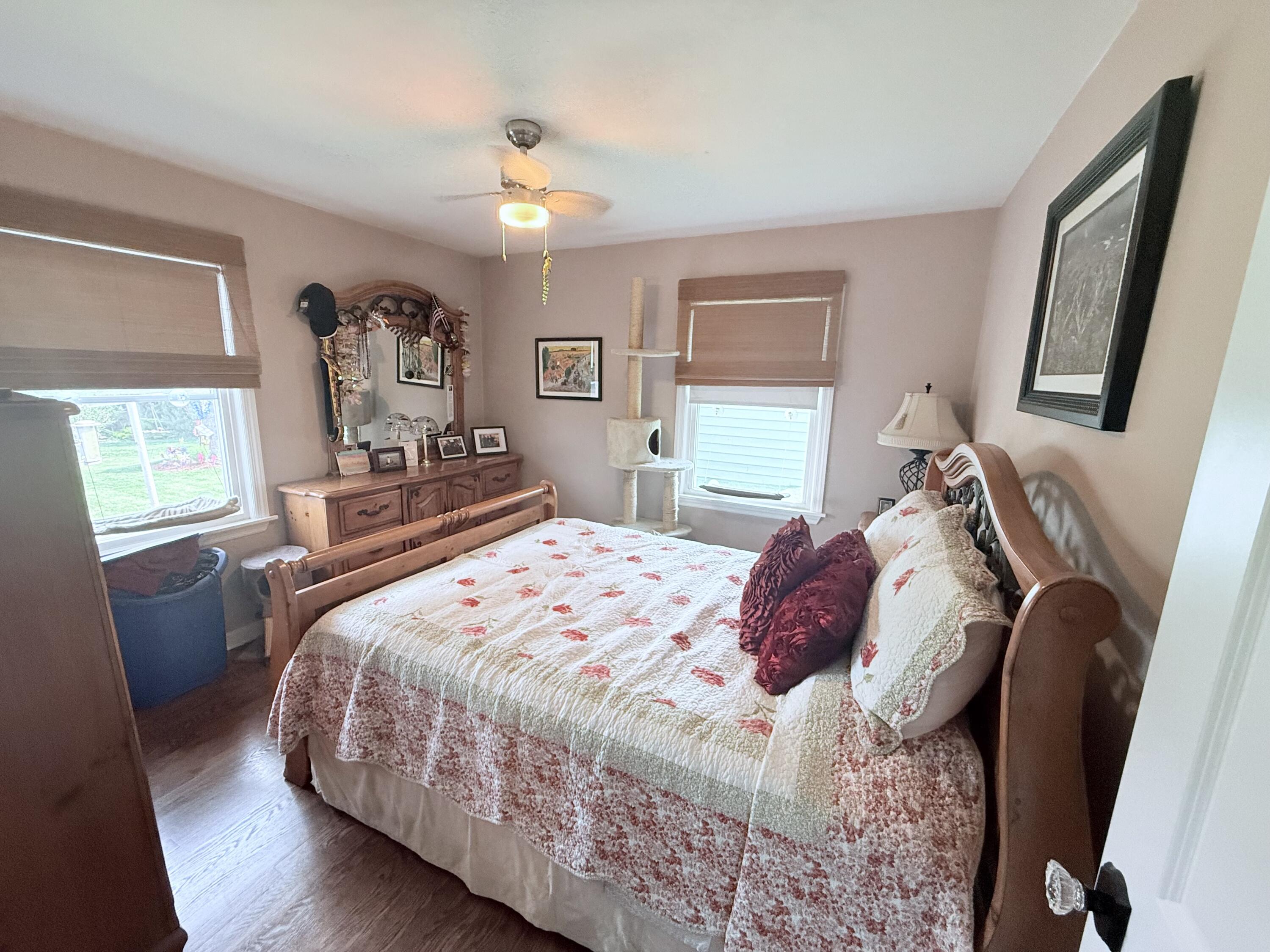 1826 26th Street Kenosha, WI 53140 - Photo 17 of 47 Bedroom 2