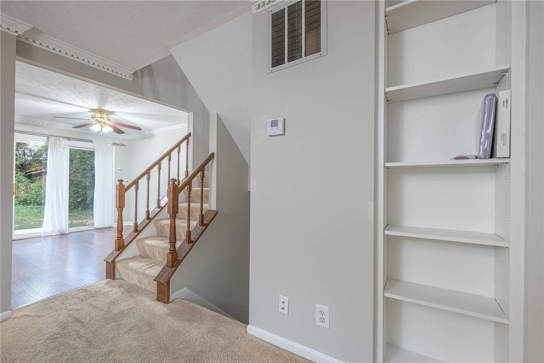 6355 Corbly Road, Unit 13 Cincinnati, OH 45230 - Photo 4 of 29 Gallery Image 4