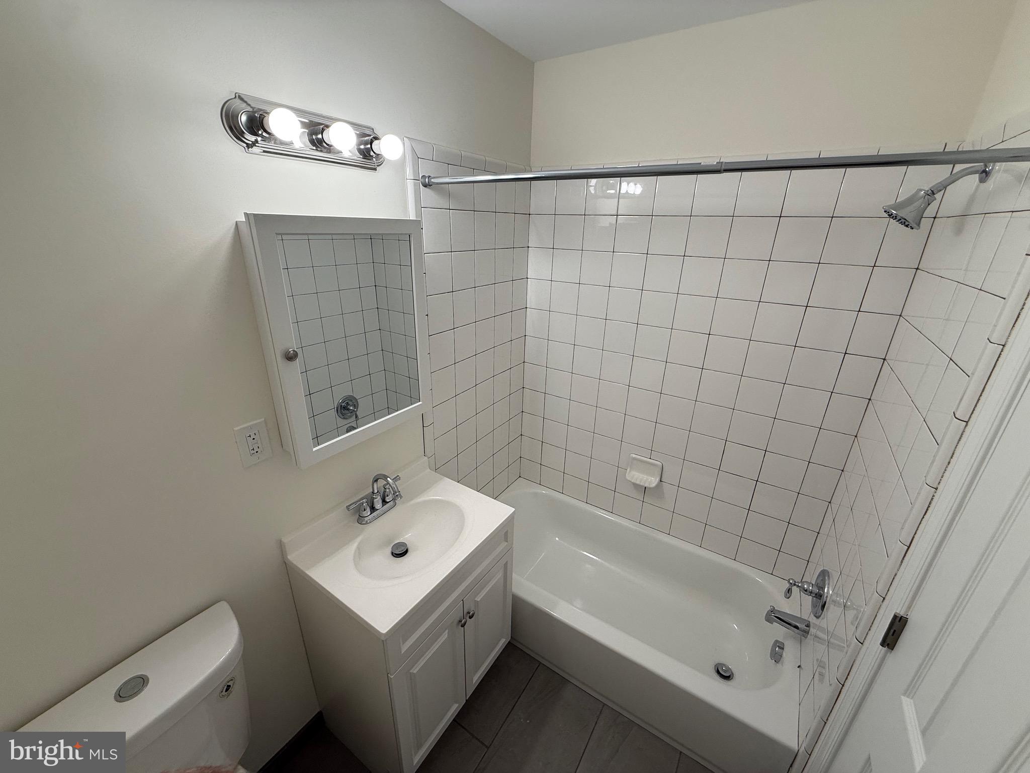 2754 Hollywood Road, Unit 304 Falls Church, VA 22043 - Photo 11 of 14 Bathroom