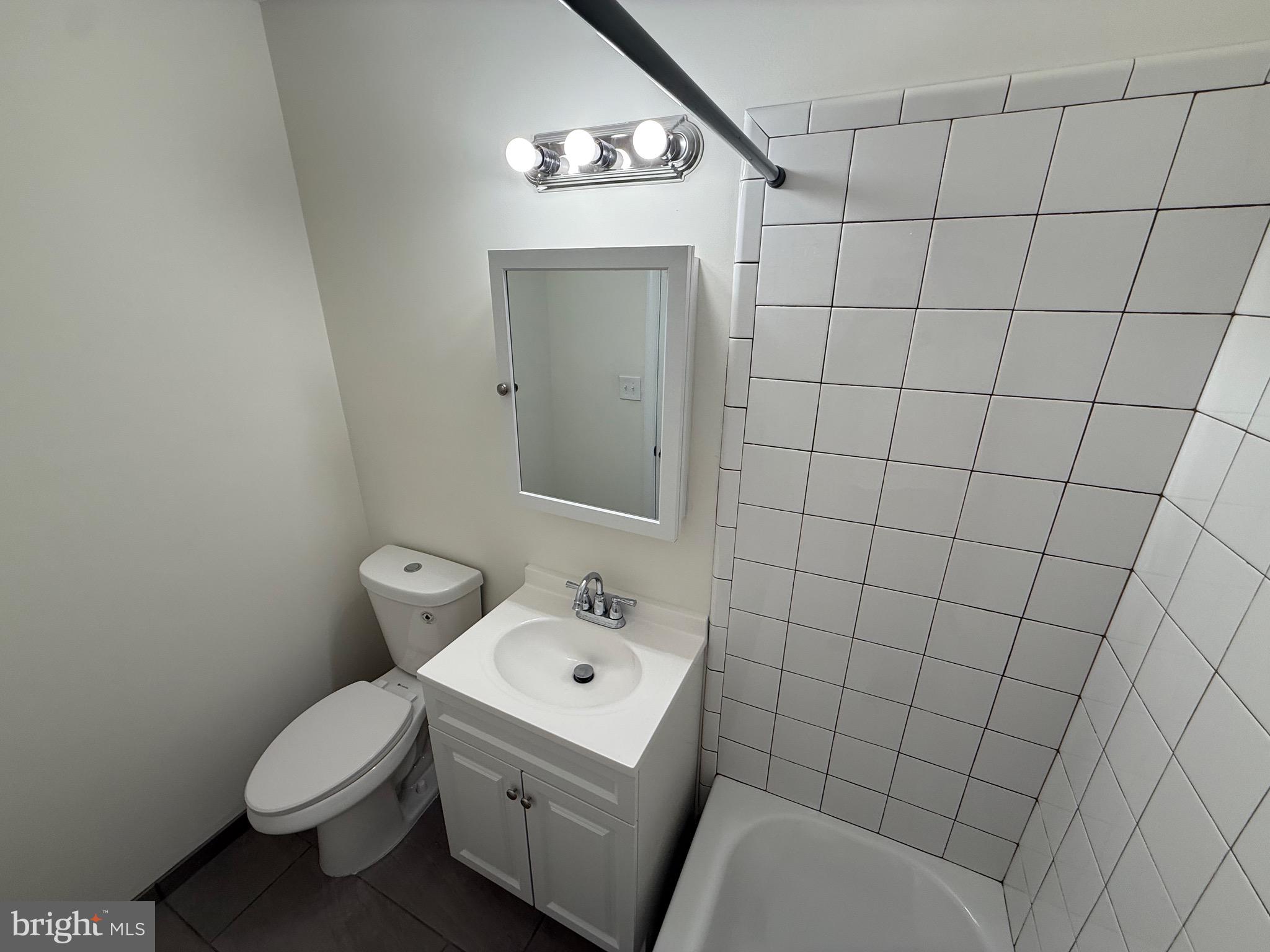 2754 Hollywood Road, Unit 304 Falls Church, VA 22043 - Photo 12 of 14 Bathroom