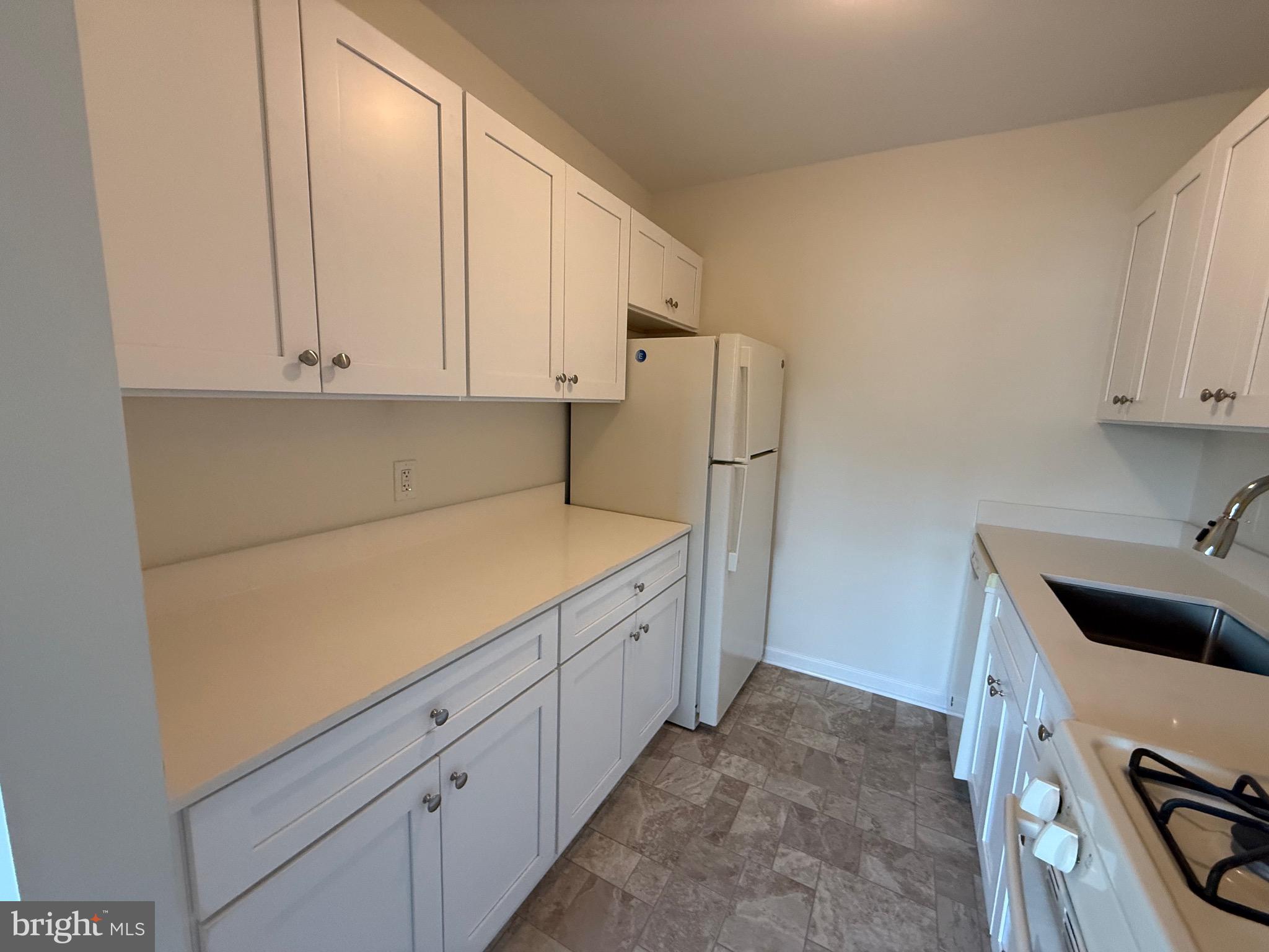 2754 Hollywood Road, Unit 304 Falls Church, VA 22043 - Photo 6 of 14 Kitchen