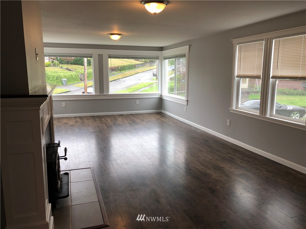 417 Simpson Avenue Aberdeen, WA 98520 - Photo 3 of 24